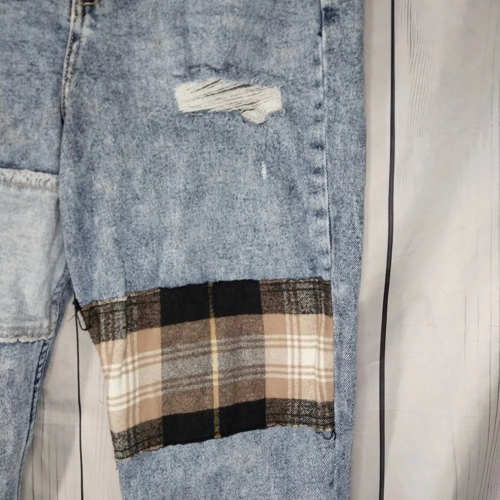 Hollister Ultra High-Rise Mom Jeans With Plaid Patchwork With Raw Hem - Picture 3 of 12